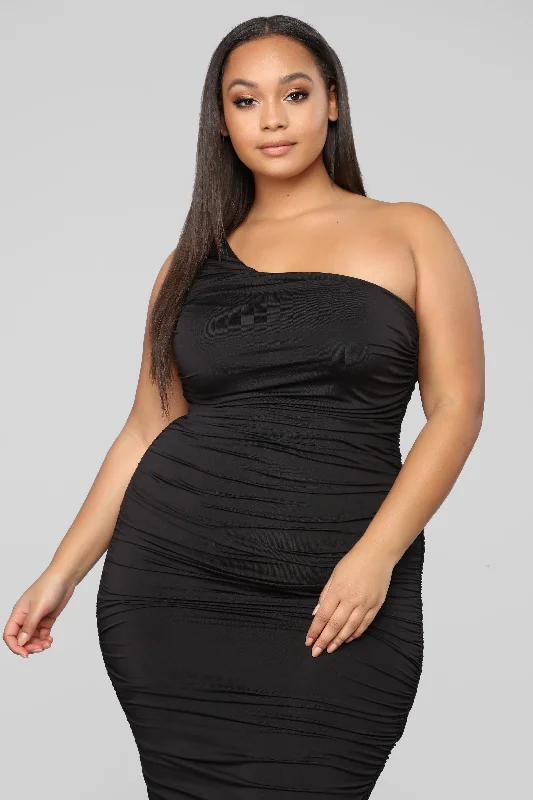 Barely Know Me One Shoulder Midi Dress - Black